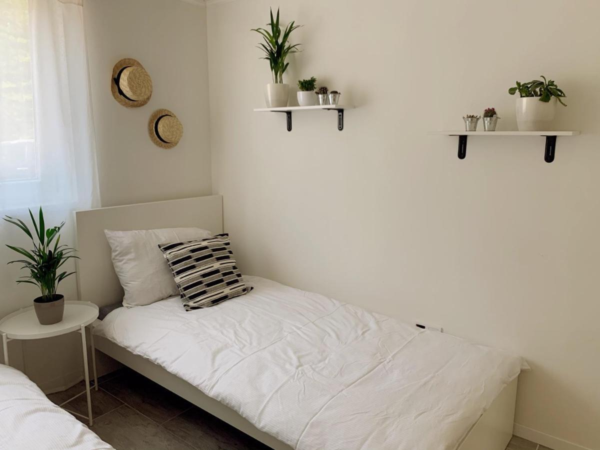 Aranykert Apartmanok Vének Exterior foto