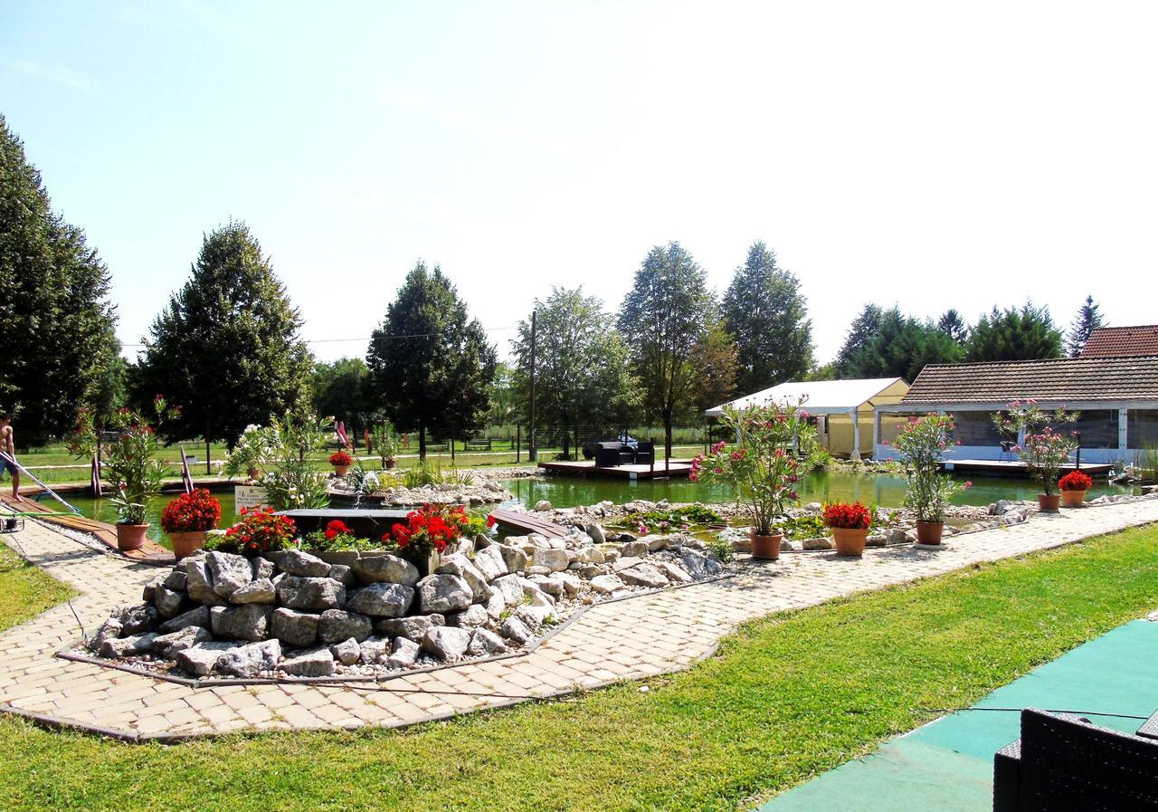 Aranykert Apartmanok Vének Exterior foto